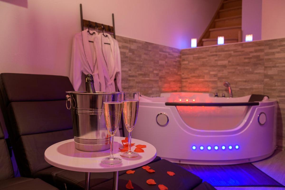 Love Room - Suite Romantique Avec Spa Privatif Le Puy-en-Velay Exterior foto